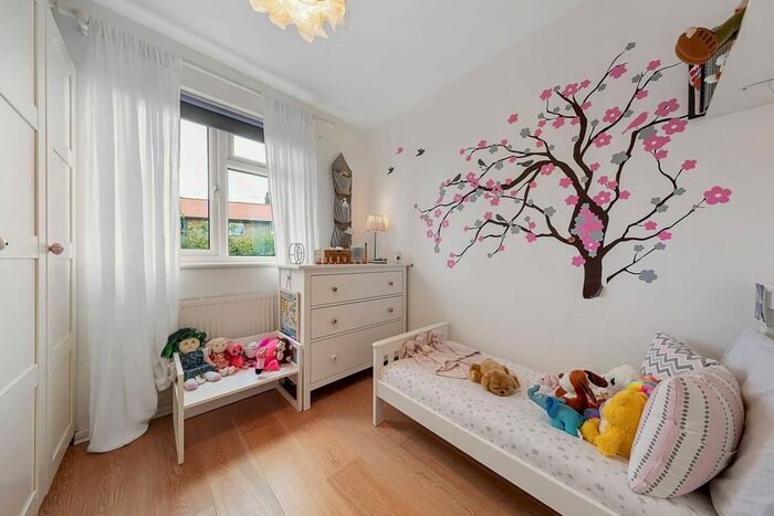 3 Bedroom Flat To Rent In Glen Albyn Road, Wimbledon, London, SW19