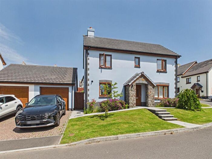 3 Bedroom House For Sale In Newton Heights, Kilgetty, SA68