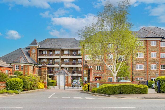 2 Bedroom Property To Rent In Newsholme Drive, London, N21