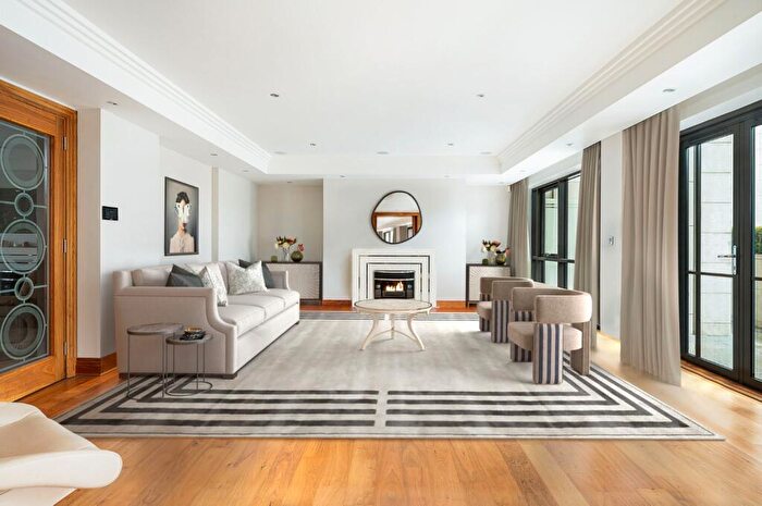 3 Bedroom Flat For Sale In Charters Estate, Sunninghill, Ascot, SL5