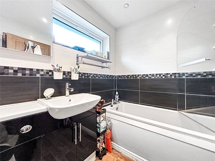 3 Bedroom End Of Terrace House For Sale In Style Close, Parkwood, Kent, ME8