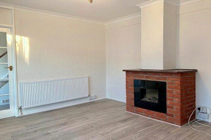 3 Bedroom Property To Rent In Bearing Close, Chigwell, IG7