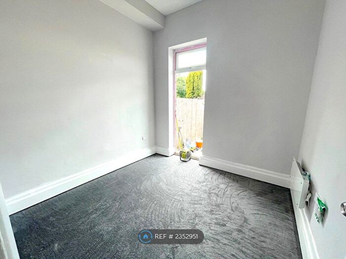 2 Bedroom Flat To Rent In Brownhill Road, London, SE6