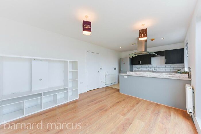 3 Bedroom Flat To Rent In Whitestone Way, Croydon, CR0