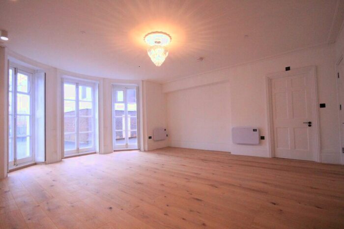 Studio To Rent In Elegant Studio Flat At Road, Brentwood, Essex, CM15