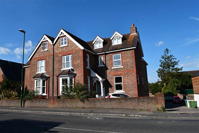 1 Bedroom Apartment To Rent In Bedroom Top Floor Apartment In Billingshurst, RH14