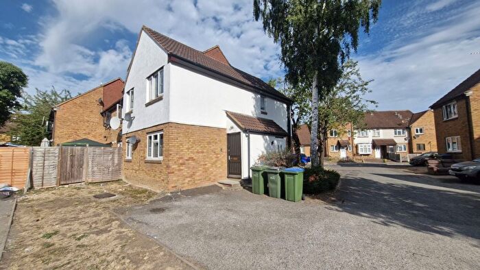 2 Bedroom Maisonette To Rent In Bertrand Way, London, SE28
