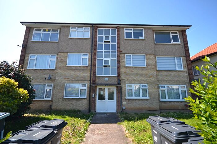 3 Bedroom Flat To Rent In Lexden Drive, Romford, RM6
