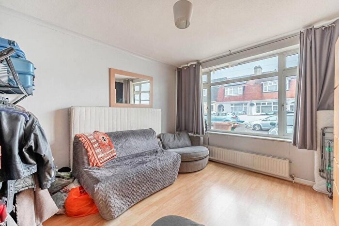 4 Bedroom End Of Terrace House For Sale In Chelsea Close, Edgware, HA8
