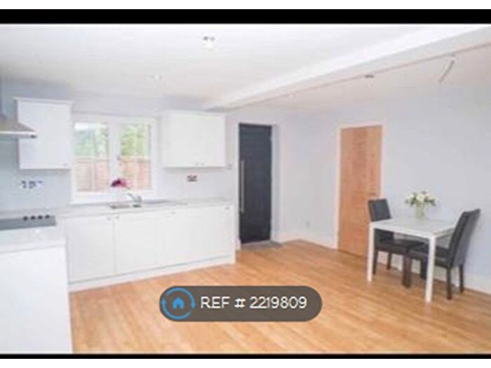 1 Bedroom Flat To Rent In Cobham, Cobham, KT11