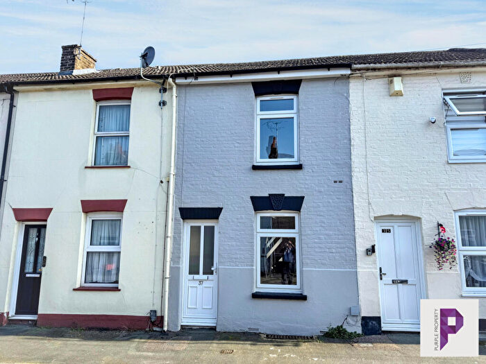 2 Bedroom Terraced House For Sale In Fox Street, Kent, ME7