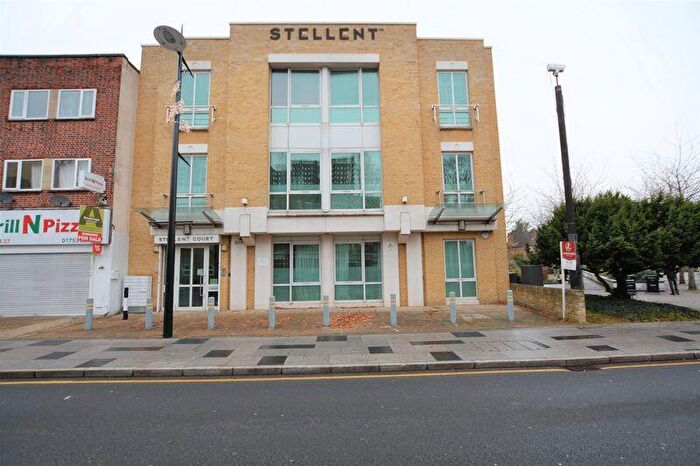 Flat To Rent In High Street, Slough, SL1