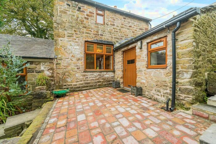 3 Bedroom Detached House To Rent In Burnley Road, Cliviger, Burnley, Lancashire, BB10