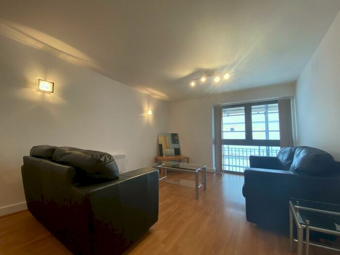 1 Bedroom Flat To Rent In Islington Gates, Fleet Street, Birmingham, West Midlands, B3