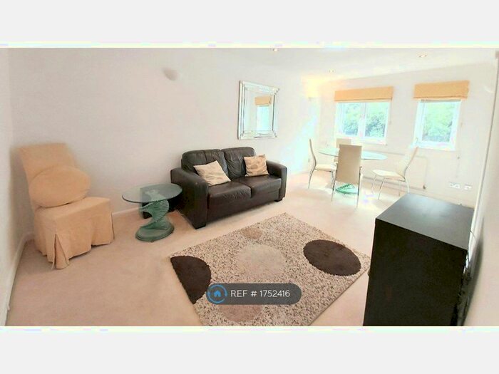 1 Bedroom Flat To Rent In Imperial Road, Berkshire, SL4