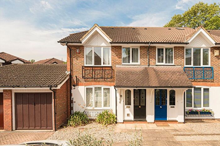 3 Bedroom Semi-Detached House To Rent In Portmore Quays, Weybridge, KT13