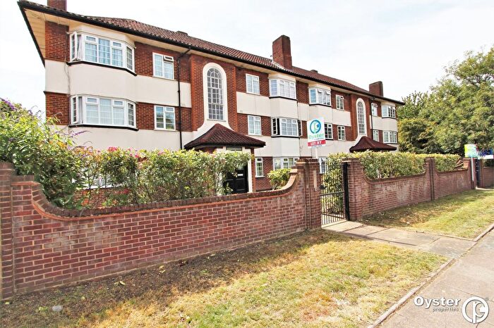 2 Bedroom Flat To Rent In Kenton Lane, Harrow, HA3