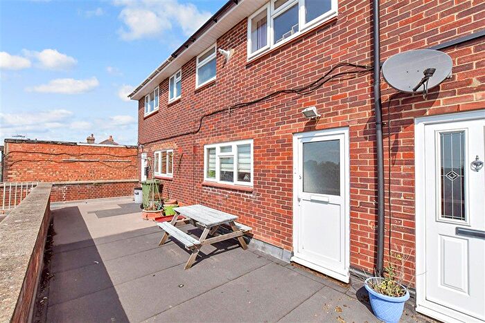 2 Bedroom Maisonette For Sale In Aldsworth Close, Portsmouth, Hampshire, PO6