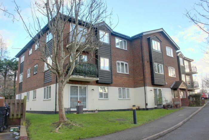 1 Bedroom Flat To Rent In Birchend Close, South Croydon, CR2