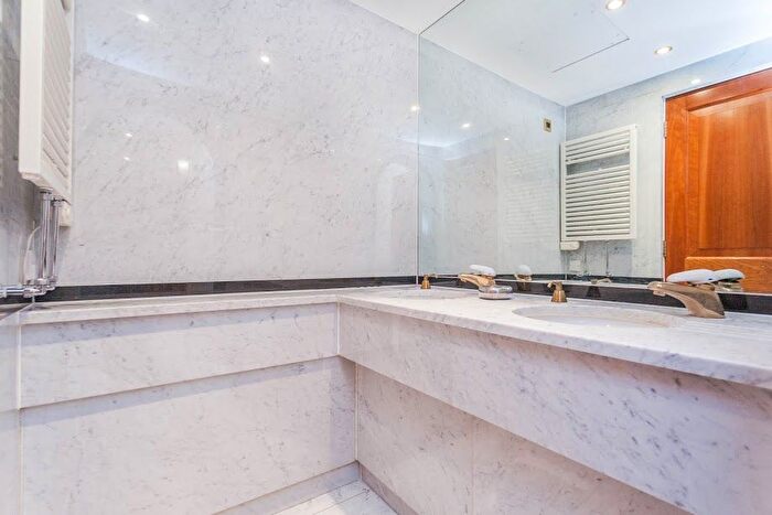 3 Bedroom Flat To Rent In Prince Of Wales Terrace, London, W8