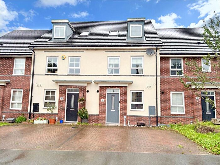 3 Bedroom Town House For Sale In Omrod Road, Heywood, Greater Manchester, OL10