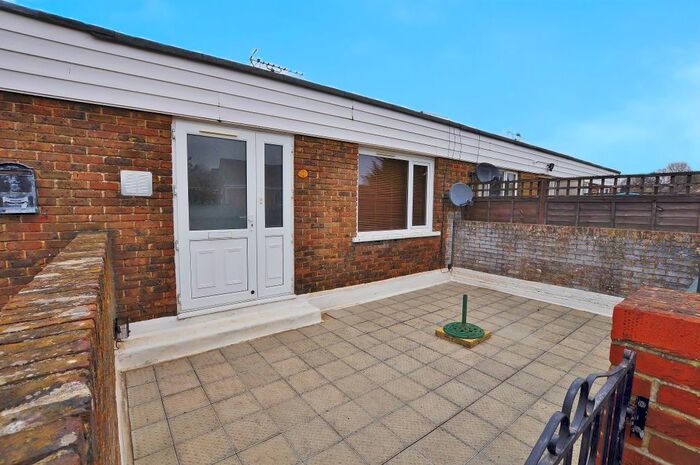 2 Bedroom Flat To Rent In Collingwood Crescent, Guildford, GU1