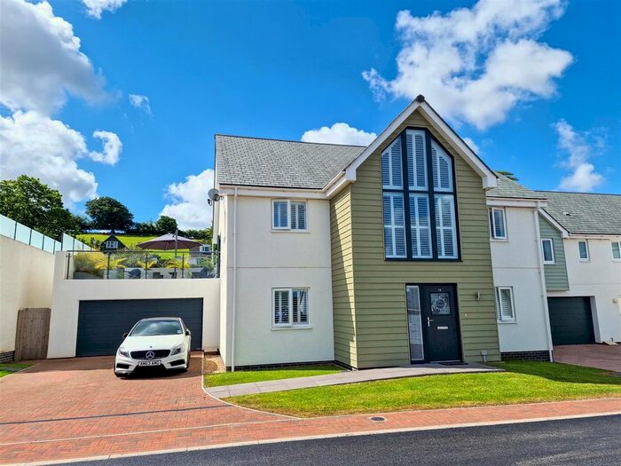5 Bedroom Detached House For Sale In The Lawns, Barnstaple, EX32