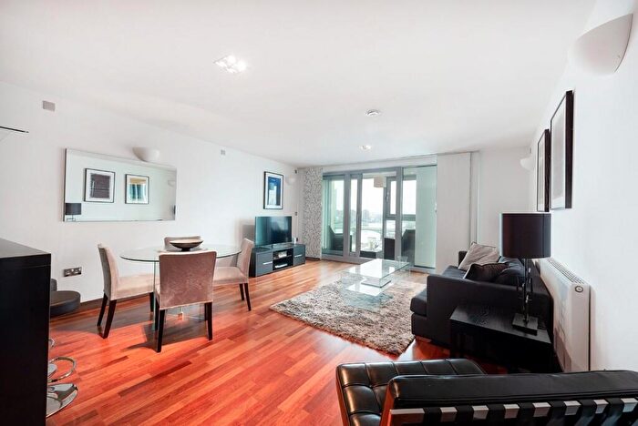 2 Bedroom Flat To Rent In Bridges Court Road, London, SW11