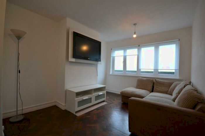 3 Bedroom Flat To Rent In Guinea Street, Exeter., EX1
