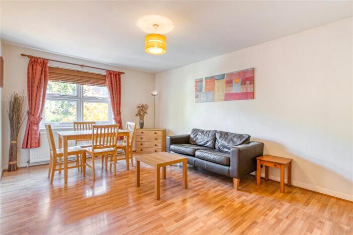 2 Bedroom Flat To Rent In Weavers Way, Camden, NW1