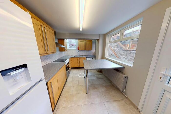 5 Bedroom End Of Terrace House To Rent In Shanklin Road, Brighton, BN2