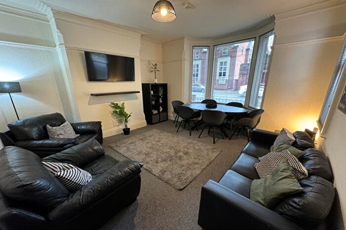 6 Bedroom Terraced House To Rent In Castle Boulevard, Lenton, NG7