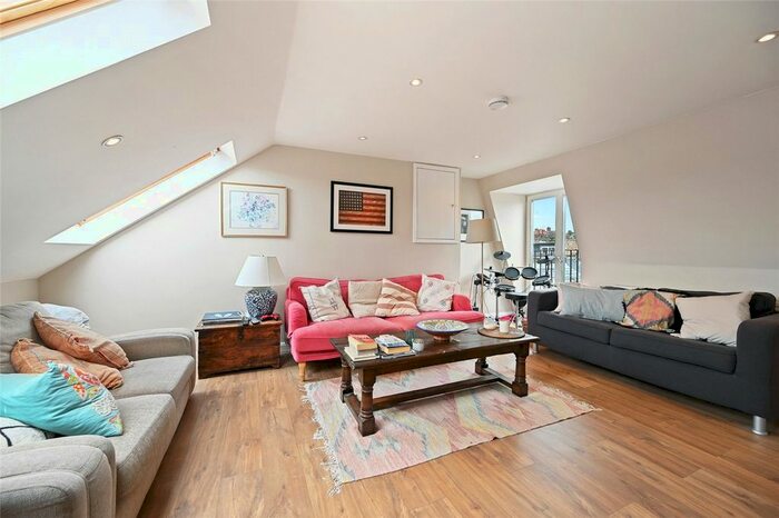 2 Bedroom Flat To Rent In Ormiston Grove, London, W12