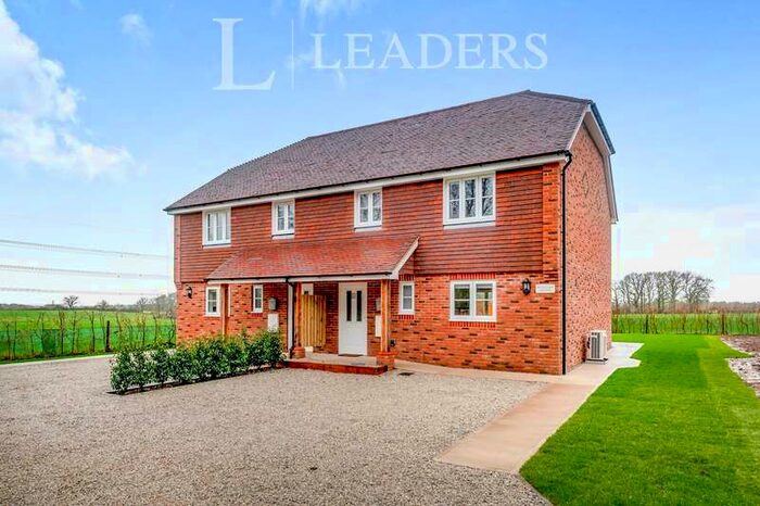 3 Bedroom Semi-Detached House To Rent In Pratts Cottages, Billingshurst, RH14