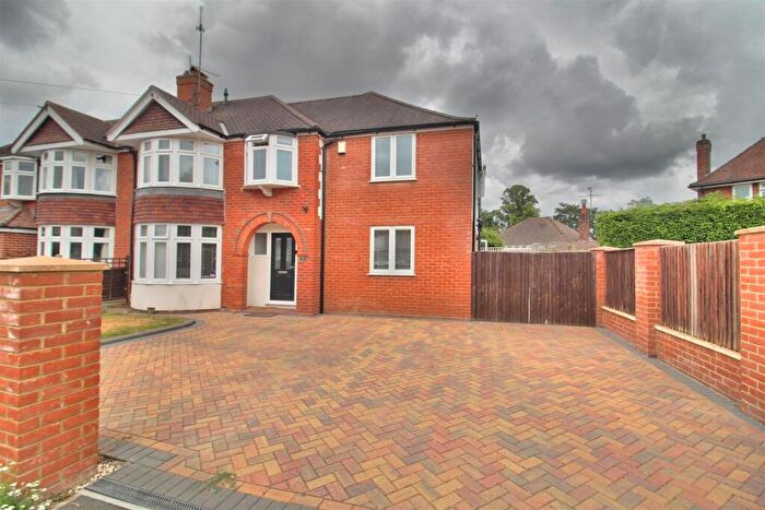 5 Bedroom Semi-Detached House For Sale In Woodcote Way, Caversham, Reading, RG4