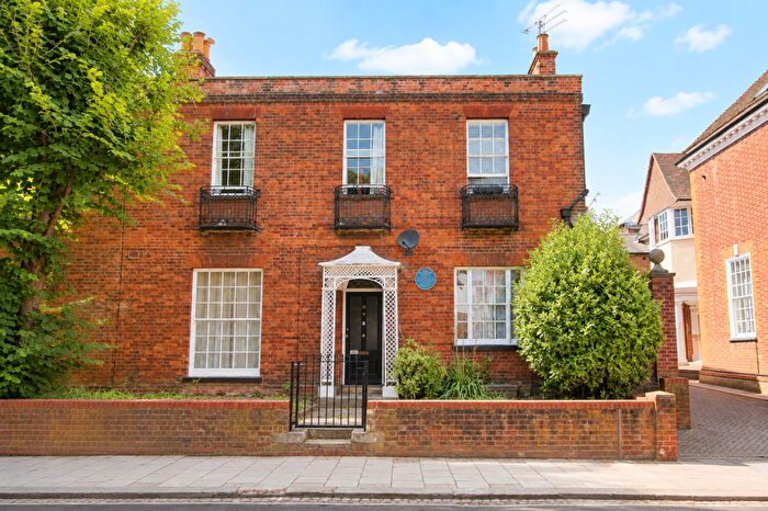 2 Bedroom Flat For Sale In The Crescent, Crescent Court, MK40
