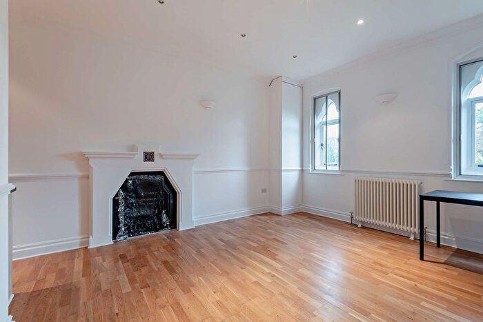 1 Bedroom Flat For Sale In Hatch Lane, Windsor, SL4