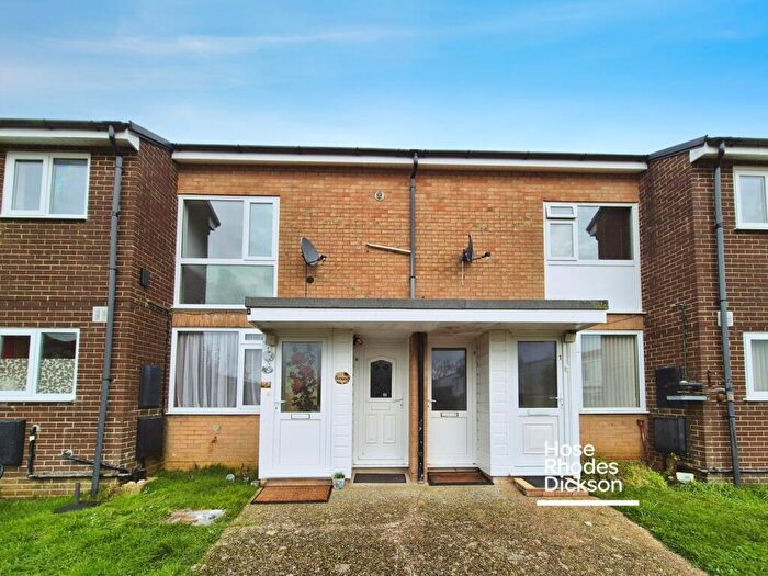 2 Bedroom Flat To Rent In Parkway, Apse Heath, Sandown, PO36