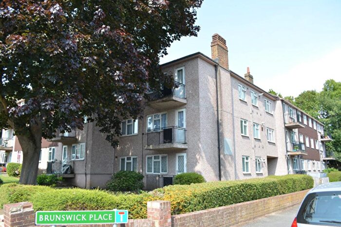 3 Bedroom Flat For Sale In Brunswick Court, Anerley Road, Penge, SE19