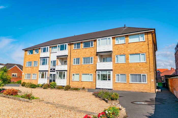 3 Bedroom Apartment To Rent In Clifton Drive North, Lytham St Annes, FY8