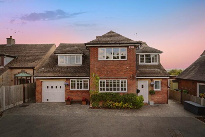 4 Bedroom Character Property For Sale In Hemming Green, Old Brampton, Chesterfield, S42