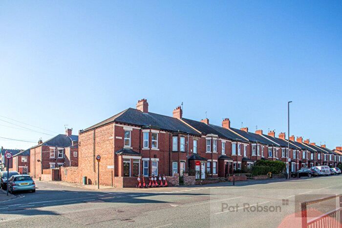 3 Bedroom Flat To Rent In Salters Road, Gosforth, Newcastle Upon Tyne, NE3