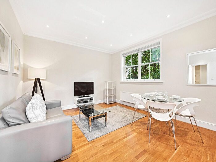 2 Bedroom Flat To Rent In Hamlet Gardens, King Street, W6
