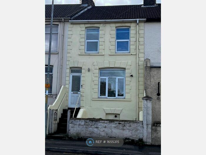 3 Bedroom Terraced House To Rent In Canterbury Street, Gillingham, ME7