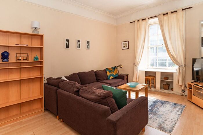 2 Bedroom Flat To Rent In East Fountainbridge, Edinburgh ., EH3