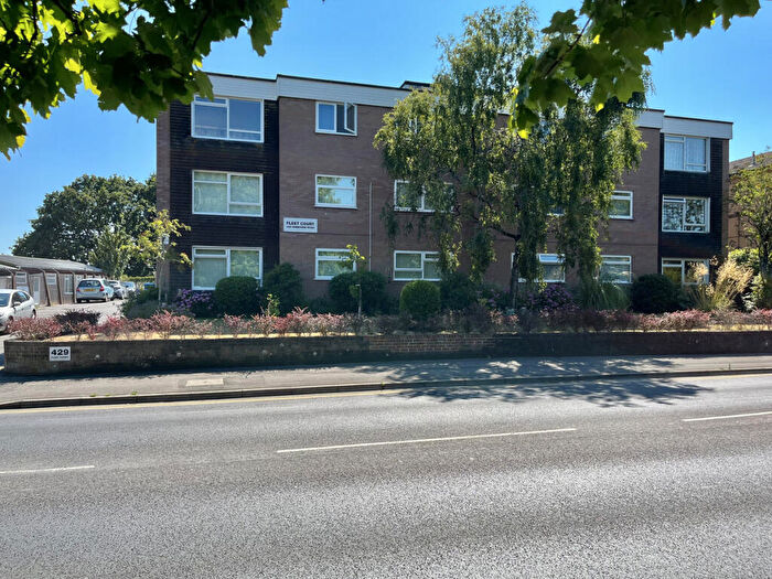 2 Bedroom Flat For Sale In Wimborne Road, Oakdale, Poole, BH15