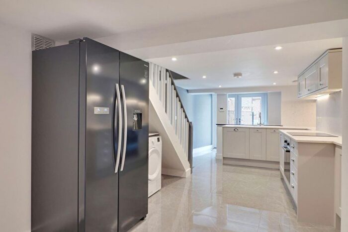 2 Bedroom Cottage To Rent In High Street, Sevenoaks, TN13