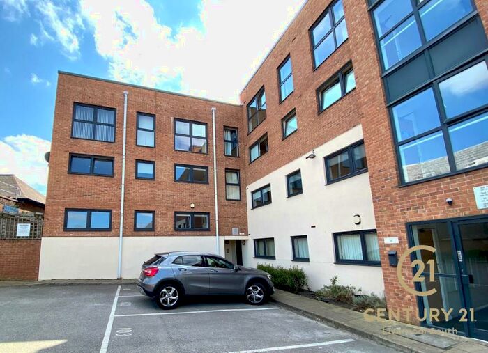 2 Bedroom Apartment To Rent In Lowbridge Court, L19