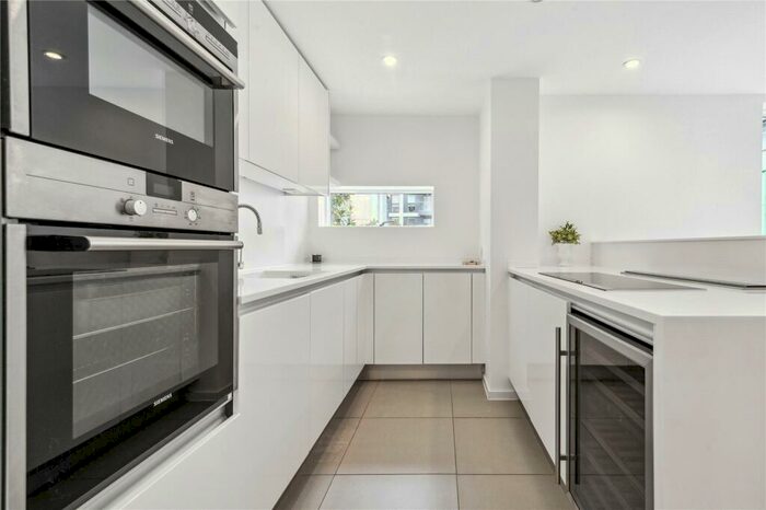 2 Bedroom Flat To Rent In Dance Square, Clerkenwell, EC1V