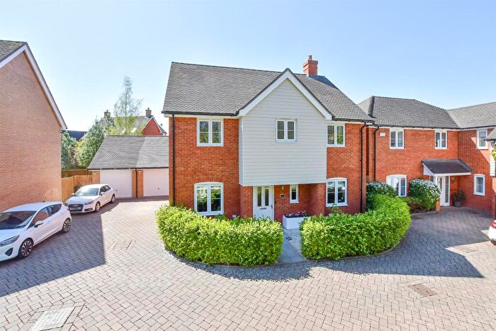 4 Bedroom Detached House For Sale In Beech Tree Road, Maidstone, Kent, ME15